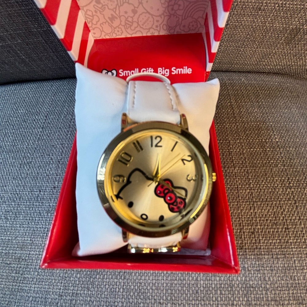 HELLO KITTY KNOWS WHAT TIME IT IS WITH THIS BRAND NEW WATCH!!!